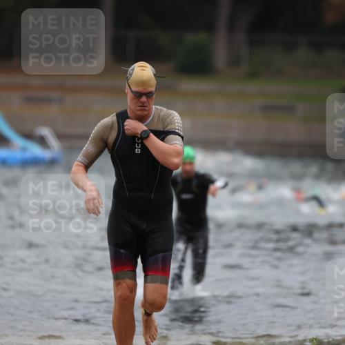 14.09.2025 - Stadtparktriathlon Michael Strokosch http://msf.ph/oto/8864019 14.09.2025 08:50:23 Schwimmen 330, 335 meine-sportfotos.de