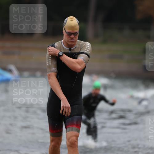 14.09.2025 - Stadtparktriathlon Michael Strokosch http://msf.ph/oto/8864024 14.09.2025 08:50:24 Schwimmen 330, 335 meine-sportfotos.de