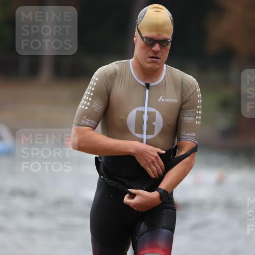 14.09.2025 - Stadtparktriathlon Michael Strokosch http://msf.ph/oto/8864030 14.09.2025 08:50:25 Schwimmen 330, 335 meine-sportfotos.de