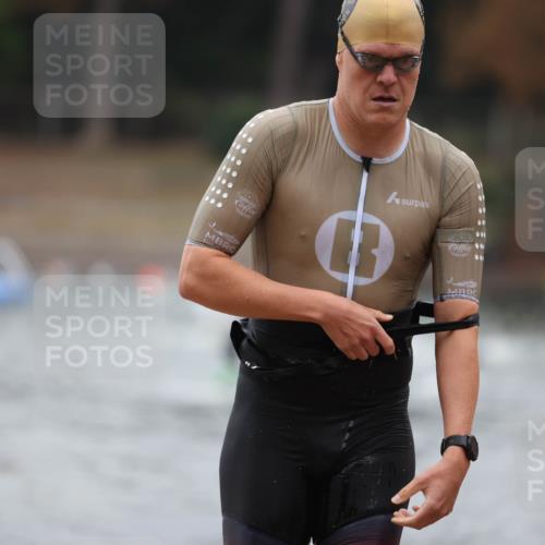14.09.2025 - Stadtparktriathlon Michael Strokosch http://msf.ph/oto/8864032 14.09.2025 08:50:25 Schwimmen 330, 335 meine-sportfotos.de