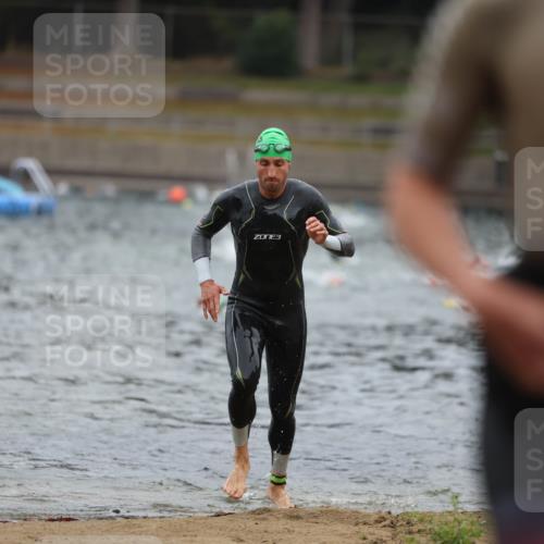 14.09.2025 - Stadtparktriathlon Michael Strokosch http://msf.ph/oto/8864033 14.09.2025 08:50:26 Schwimmen 330, 335 meine-sportfotos.de