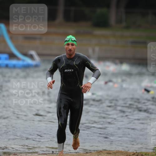 14.09.2025 - Stadtparktriathlon Michael Strokosch http://msf.ph/oto/8864039 14.09.2025 08:50:27 Schwimmen 330, 335 meine-sportfotos.de