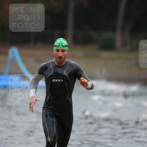 14.09.2025 - Stadtparktriathlon Michael Strokosch http://msf.ph/oto/8864045 14.09.2025 08:50:28 Schwimmen 330, 335 meine-sportfotos.de