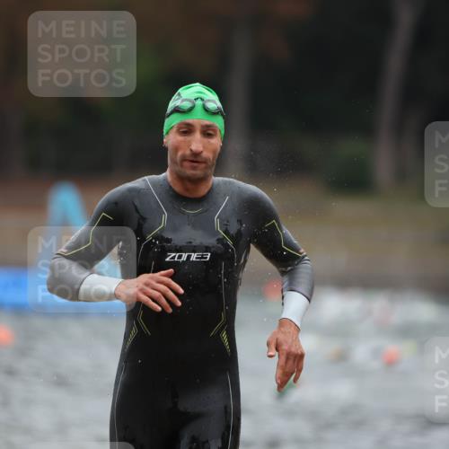 14.09.2025 - Stadtparktriathlon Michael Strokosch http://msf.ph/oto/8864050 14.09.2025 08:50:29 Schwimmen 330, 335 meine-sportfotos.de