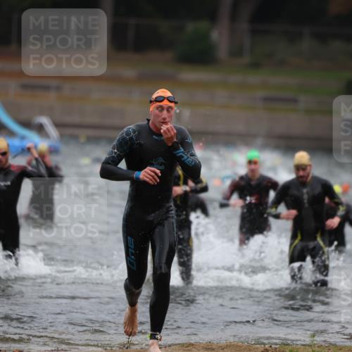 14.09.2025 - Stadtparktriathlon Michael Strokosch http://msf.ph/oto/8864104 14.09.2025 08:50:53 Schwimmen 322, 331, 344, 368, 374, 377 meine-sportfotos.de