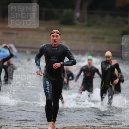 14.09.2025 - Stadtparktriathlon Michael Strokosch http://msf.ph/oto/8864107 14.09.2025 08:50:53 Schwimmen 322, 331, 344, 368, 374, 377 meine-sportfotos.de