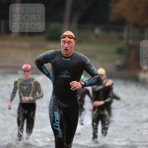 14.09.2025 - Stadtparktriathlon Michael Strokosch http://msf.ph/oto/8864116 14.09.2025 08:50:54 Schwimmen 322, 331, 344, 368, 374, 377 meine-sportfotos.de