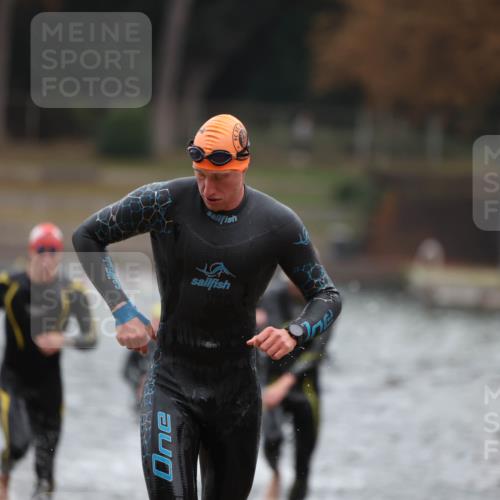 14.09.2025 - Stadtparktriathlon Michael Strokosch http://msf.ph/oto/8864119 14.09.2025 08:50:55 Schwimmen 322, 331, 344, 361, 368, 374, 377 meine-sportfotos.de