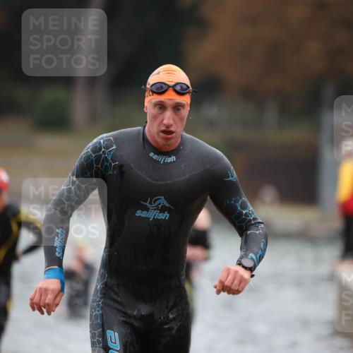 14.09.2025 - Stadtparktriathlon Michael Strokosch http://msf.ph/oto/8864122 14.09.2025 08:50:55 Schwimmen 322, 331, 344, 361, 368, 374, 377 meine-sportfotos.de