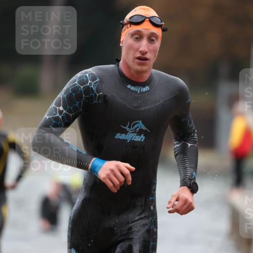 14.09.2025 - Stadtparktriathlon Michael Strokosch http://msf.ph/oto/8864125 14.09.2025 08:50:56 Schwimmen 322, 331, 344, 361, 368, 374, 377 meine-sportfotos.de