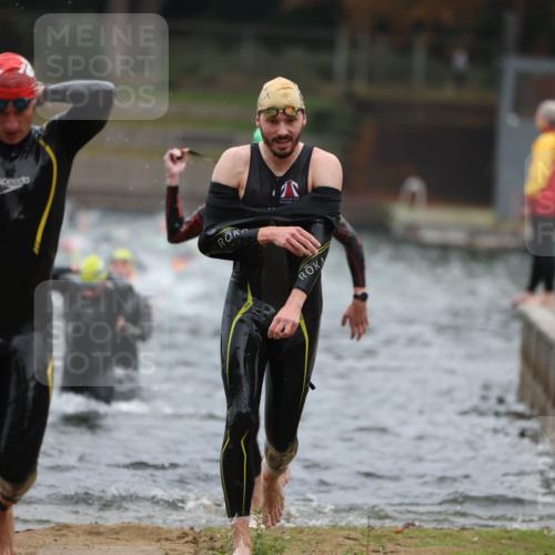 14.09.2025 - Stadtparktriathlon Michael Strokosch http://msf.ph/oto/8864128 14.09.2025 08:50:57 Schwimmen 322, 331, 344, 361, 368, 374, 377 meine-sportfotos.de