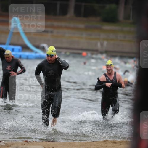 14.09.2025 - Stadtparktriathlon Michael Strokosch http://msf.ph/oto/8864140 14.09.2025 08:51:02 Schwimmen 331, 344, 361, 368, 374, 376, 377 meine-sportfotos.de