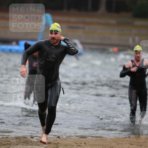 14.09.2025 - Stadtparktriathlon Michael Strokosch http://msf.ph/oto/8864147 14.09.2025 08:51:03 Schwimmen 331, 344, 361, 368, 374, 376, 377 meine-sportfotos.de