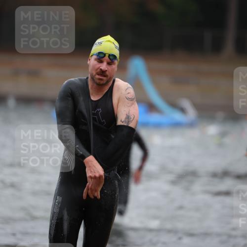 14.09.2025 - Stadtparktriathlon Michael Strokosch http://msf.ph/oto/8864154 14.09.2025 08:51:04 Schwimmen 361, 368, 374, 376 meine-sportfotos.de