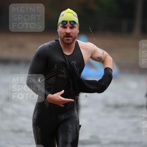 14.09.2025 - Stadtparktriathlon Michael Strokosch http://msf.ph/oto/8864156 14.09.2025 08:51:05 Schwimmen 361, 368, 376 meine-sportfotos.de