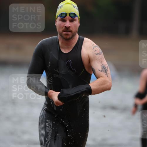 14.09.2025 - Stadtparktriathlon Michael Strokosch http://msf.ph/oto/8864158 14.09.2025 08:51:05 Schwimmen 361, 368, 376 meine-sportfotos.de