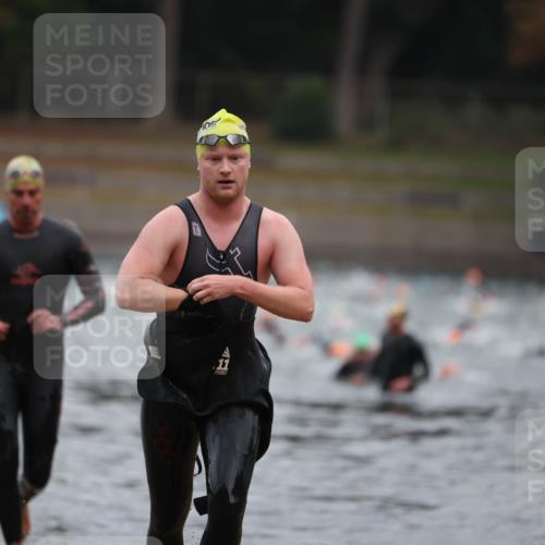 14.09.2025 - Stadtparktriathlon Michael Strokosch http://msf.ph/oto/8864162 14.09.2025 08:51:06 Schwimmen 361, 368, 376 meine-sportfotos.de