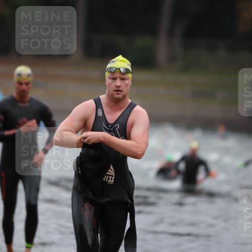14.09.2025 - Stadtparktriathlon Michael Strokosch http://msf.ph/oto/8864164 14.09.2025 08:51:07 Schwimmen 361, 368, 376 meine-sportfotos.de