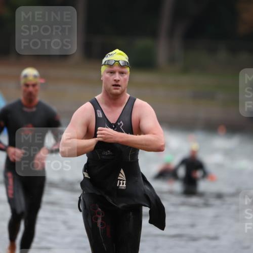 14.09.2025 - Stadtparktriathlon Michael Strokosch http://msf.ph/oto/8864165 14.09.2025 08:51:07 Schwimmen 361, 368, 376 meine-sportfotos.de