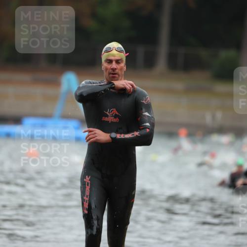 14.09.2025 - Stadtparktriathlon Michael Strokosch http://msf.ph/oto/8864173 14.09.2025 08:51:09 Schwimmen 361, 376 meine-sportfotos.de