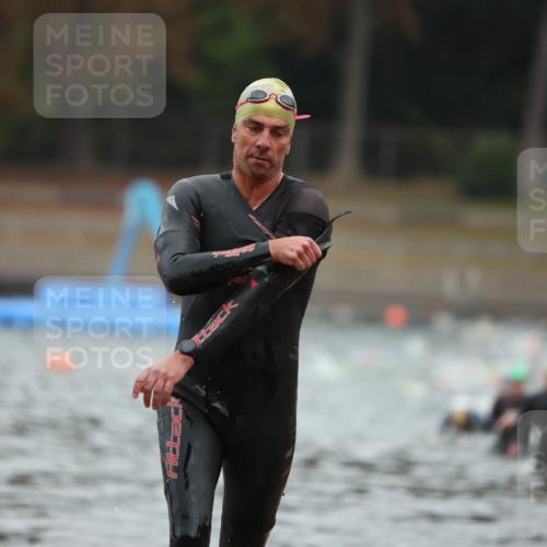 14.09.2025 - Stadtparktriathlon Michael Strokosch http://msf.ph/oto/8864176 14.09.2025 08:51:09 Schwimmen 361, 376 meine-sportfotos.de