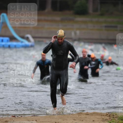 14.09.2025 - Stadtparktriathlon Michael Strokosch http://msf.ph/oto/8864199 14.09.2025 08:51:19 Schwimmen 301, 339, 340, 350 meine-sportfotos.de