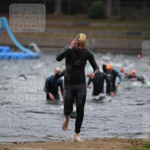 14.09.2025 - Stadtparktriathlon Michael Strokosch http://msf.ph/oto/8864201 14.09.2025 08:51:19 Schwimmen 301, 339, 340, 350 meine-sportfotos.de