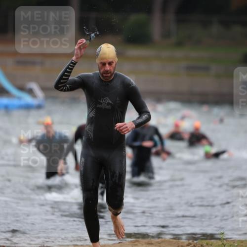 14.09.2025 - Stadtparktriathlon Michael Strokosch http://msf.ph/oto/8864208 14.09.2025 08:51:20 Schwimmen 301, 339, 340, 350 meine-sportfotos.de