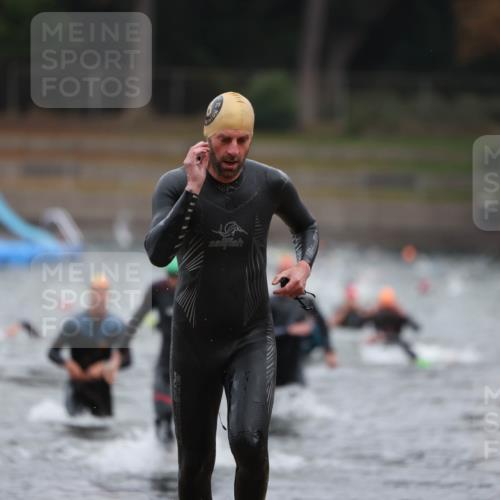 14.09.2025 - Stadtparktriathlon Michael Strokosch http://msf.ph/oto/8864212 14.09.2025 08:51:21 Schwimmen 301, 339, 340, 350 meine-sportfotos.de