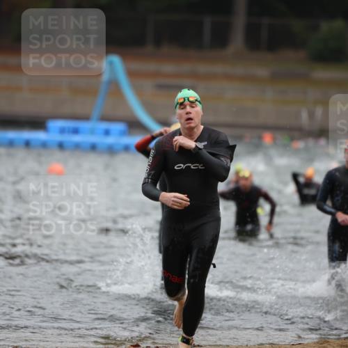 14.09.2025 - Stadtparktriathlon Michael Strokosch http://msf.ph/oto/8864225 14.09.2025 08:51:24 Schwimmen 301, 318, 339, 340, 350 meine-sportfotos.de