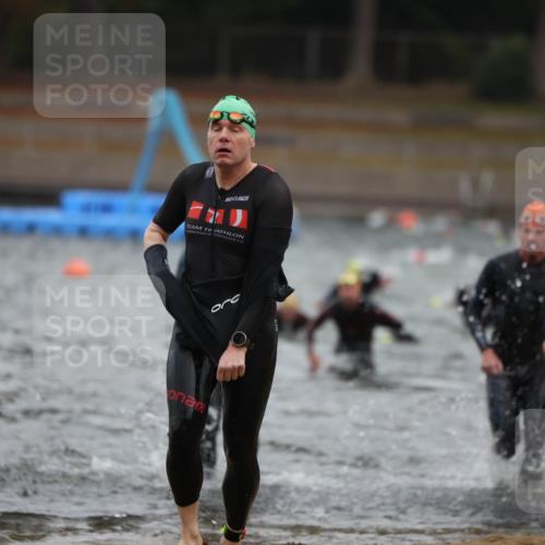 14.09.2025 - Stadtparktriathlon Michael Strokosch http://msf.ph/oto/8864229 14.09.2025 08:51:25 Schwimmen 301, 318, 339, 340, 350, 354 meine-sportfotos.de