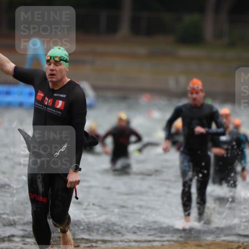 14.09.2025 - Stadtparktriathlon Michael Strokosch http://msf.ph/oto/8864230 14.09.2025 08:51:25 Schwimmen 301, 318, 339, 340, 350, 354 meine-sportfotos.de
