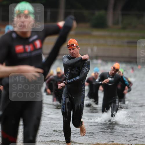 14.09.2025 - Stadtparktriathlon Michael Strokosch http://msf.ph/oto/8864235 14.09.2025 08:51:27 Schwimmen 301, 318, 324, 340, 347, 350, 354, 373 meine-sportfotos.de