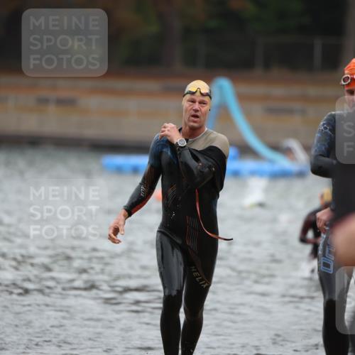 14.09.2025 - Stadtparktriathlon Michael Strokosch http://msf.ph/oto/8864238 14.09.2025 08:51:28 Schwimmen 301, 318, 324, 340, 347, 350, 354, 373 meine-sportfotos.de