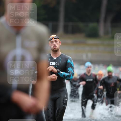 14.09.2025 - Stadtparktriathlon Michael Strokosch http://msf.ph/oto/8864251 14.09.2025 08:51:32 Schwimmen 301, 318, 324, 340, 347, 354, 370, 373 meine-sportfotos.de