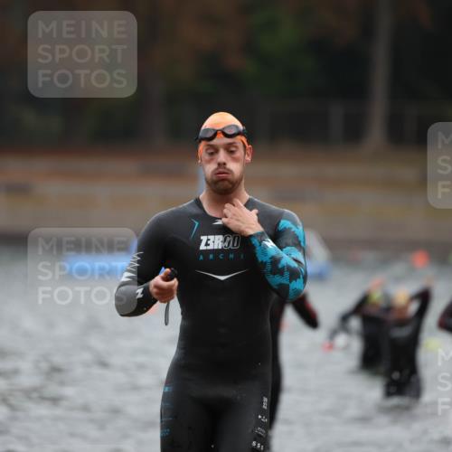 14.09.2025 - Stadtparktriathlon Michael Strokosch http://msf.ph/oto/8864253 14.09.2025 08:51:33 Schwimmen 301, 318, 324, 340, 347, 354, 370, 373, 375 meine-sportfotos.de
