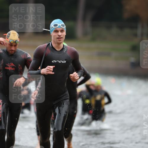 14.09.2025 - Stadtparktriathlon Michael Strokosch http://msf.ph/oto/8864268 14.09.2025 08:51:36 Schwimmen 318, 323, 324, 345, 347, 354, 363, 370, 373, 375 meine-sportfotos.de