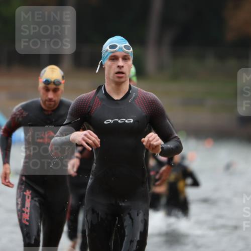 14.09.2025 - Stadtparktriathlon Michael Strokosch http://msf.ph/oto/8864271 14.09.2025 08:51:37 Schwimmen 318, 323, 324, 345, 347, 354, 363, 370, 373, 375 meine-sportfotos.de