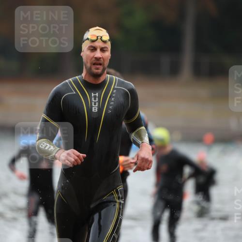 14.09.2025 - Stadtparktriathlon Michael Strokosch http://msf.ph/oto/8864392 14.09.2025 08:52:05 Schwimmen 327, 328, 337, 341, 366, 372, 451 meine-sportfotos.de