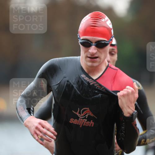 14.09.2025 - Stadtparktriathlon Michael Strokosch http://msf.ph/oto/8864421 14.09.2025 08:52:12 Schwimmen 316, 325, 327, 328, 332, 341, 366, 372 meine-sportfotos.de