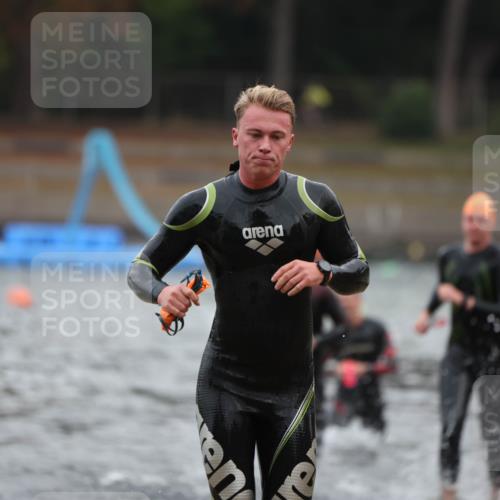14.09.2025 - Stadtparktriathlon Michael Strokosch http://msf.ph/oto/8864429 14.09.2025 08:52:15 Schwimmen 316, 325, 327, 328, 332, 372 meine-sportfotos.de