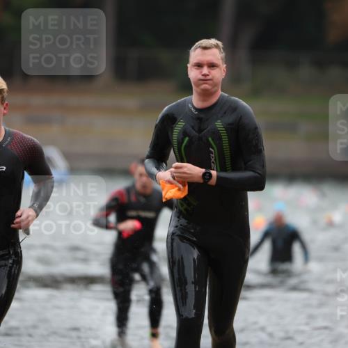 14.09.2025 - Stadtparktriathlon Michael Strokosch http://msf.ph/oto/8864446 14.09.2025 08:52:18 Schwimmen 316, 325, 327, 332, 349 meine-sportfotos.de