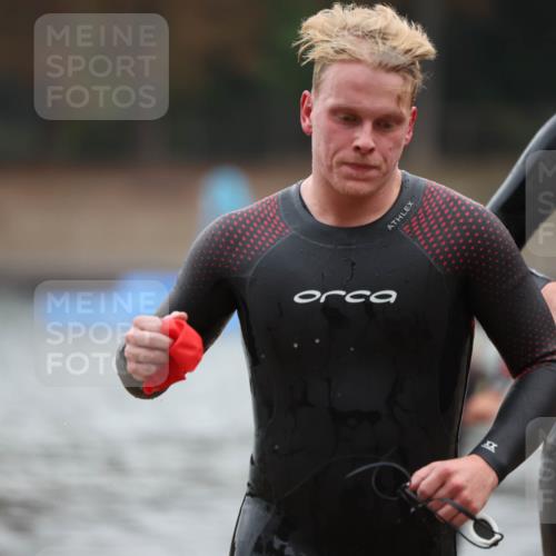 14.09.2025 - Stadtparktriathlon Michael Strokosch http://msf.ph/oto/8864457 14.09.2025 08:52:20 Schwimmen 316, 325, 332, 349 meine-sportfotos.de