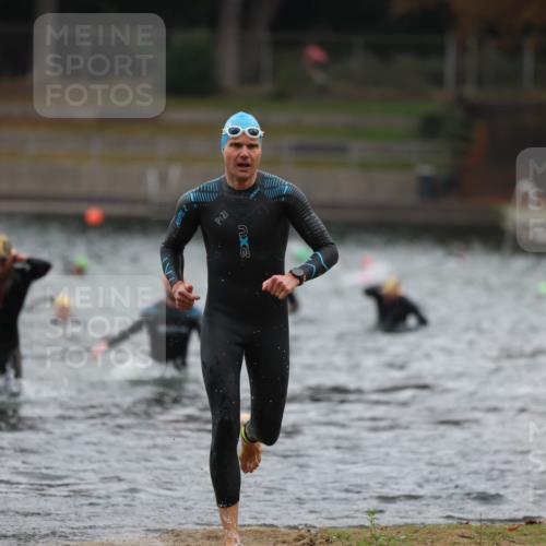 14.09.2025 - Stadtparktriathlon Michael Strokosch http://msf.ph/oto/8864470 14.09.2025 08:52:28 Schwimmen 321, 336, 349 meine-sportfotos.de