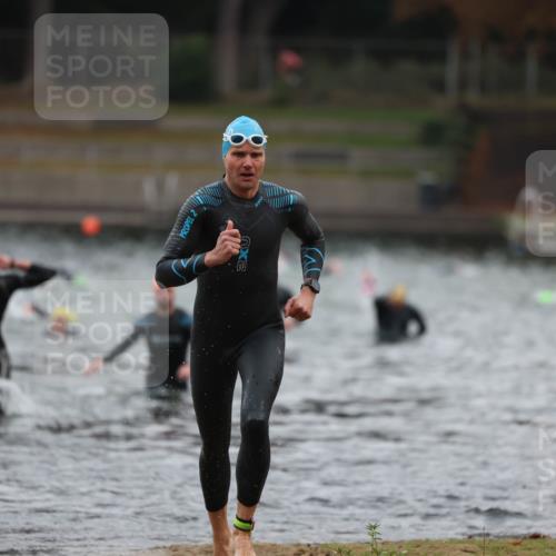 14.09.2025 - Stadtparktriathlon Michael Strokosch http://msf.ph/oto/8864471 14.09.2025 08:52:28 Schwimmen 321, 336, 349 meine-sportfotos.de