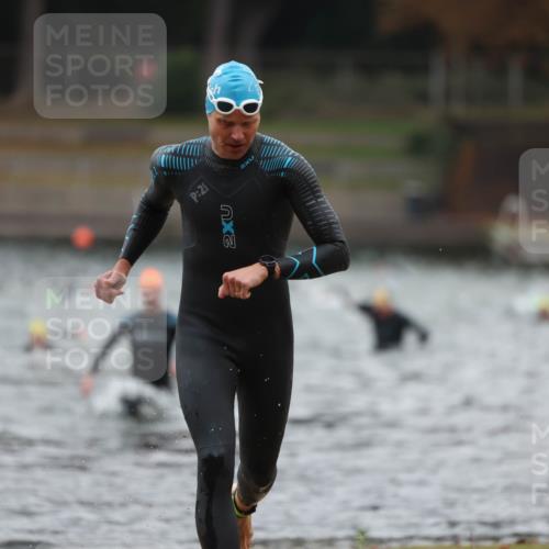14.09.2025 - Stadtparktriathlon Michael Strokosch http://msf.ph/oto/8864476 14.09.2025 08:52:29 Schwimmen 321, 336, 349 meine-sportfotos.de
