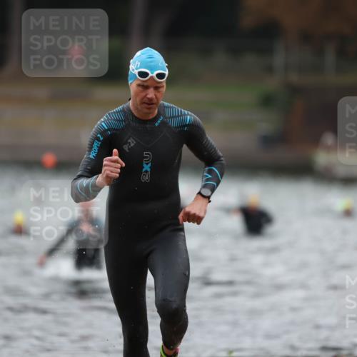 14.09.2025 - Stadtparktriathlon Michael Strokosch http://msf.ph/oto/8864477 14.09.2025 08:52:29 Schwimmen 321, 336, 349 meine-sportfotos.de