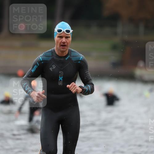 14.09.2025 - Stadtparktriathlon Michael Strokosch http://msf.ph/oto/8864479 14.09.2025 08:52:30 Schwimmen 321, 336, 349 meine-sportfotos.de