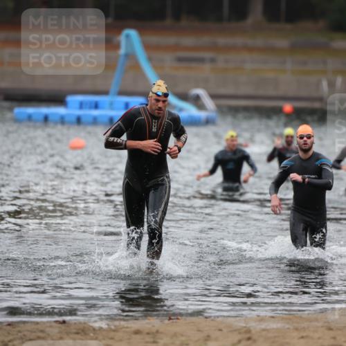 14.09.2025 - Stadtparktriathlon Michael Strokosch http://msf.ph/oto/8864489 14.09.2025 08:52:33 Schwimmen 321, 336, 349 meine-sportfotos.de