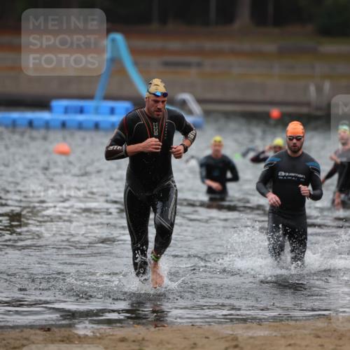 14.09.2025 - Stadtparktriathlon Michael Strokosch http://msf.ph/oto/8864492 14.09.2025 08:52:34 Schwimmen 321, 336 meine-sportfotos.de